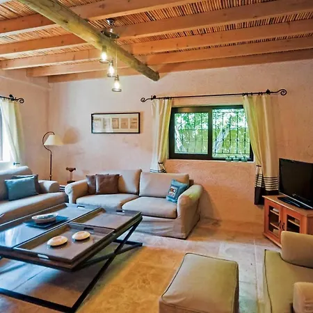 Sleeps 4 Air Con Wifi וילה