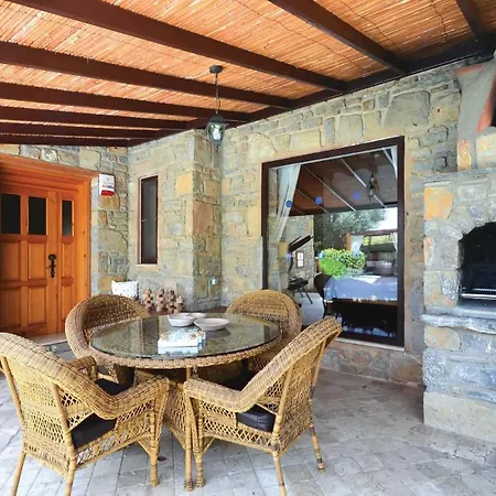 Sleeps 4 Air Con Wifi Villa