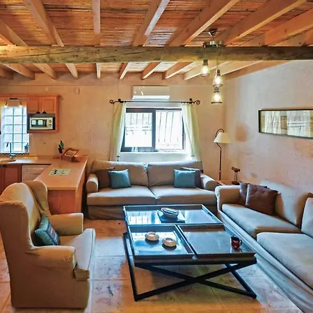 Sleeps 4 Air Con Wifi
